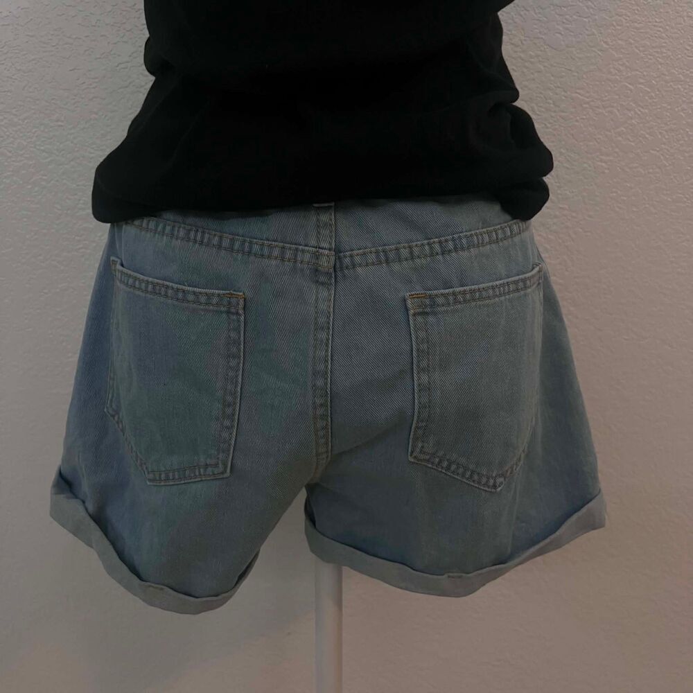 SHEIN Cherry Embroidered High Rise Denim Shorts Size 28 Light Wash Cuffed - Picture 7 of 8